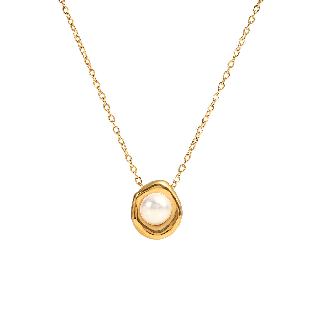 Necklace Pearl in Gold